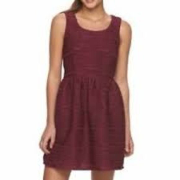 Dresses & Skirts - Sleeveless Maroon Mini Dress